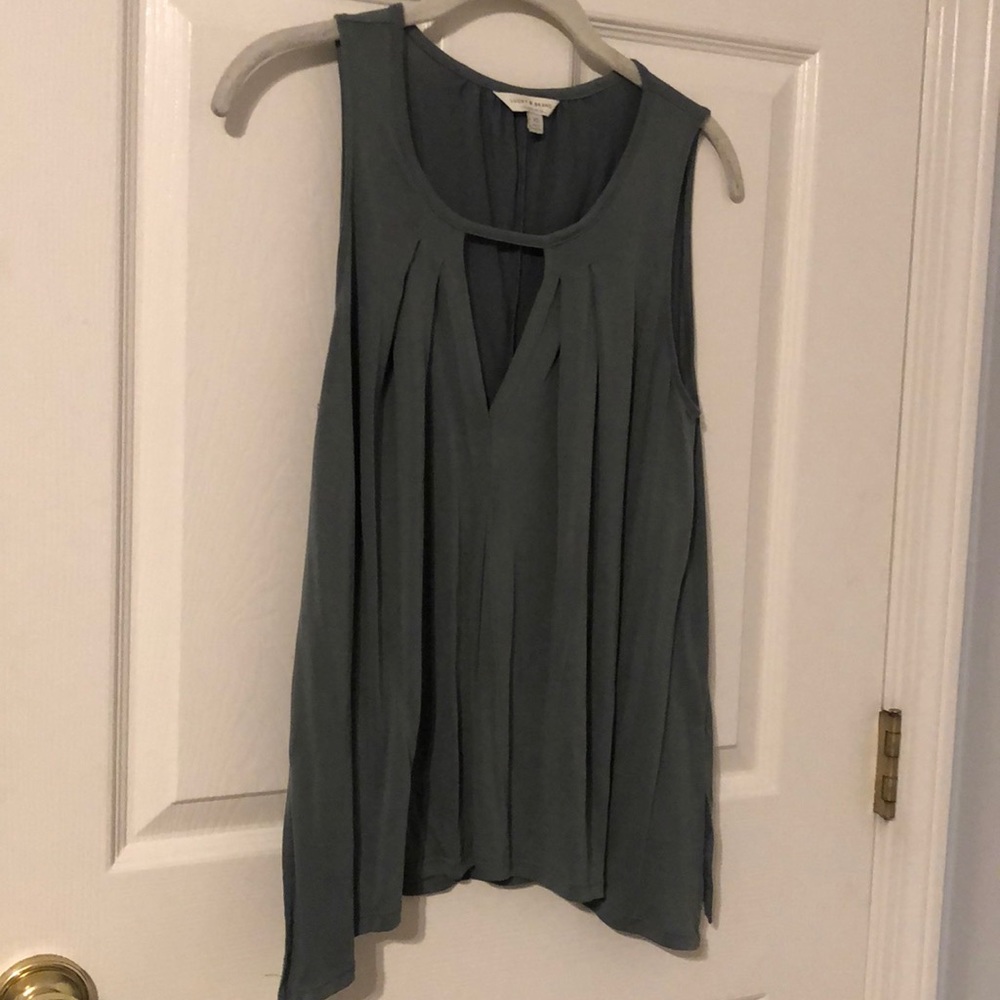 EUC Lucky Brand green tank top with keyhole and slits